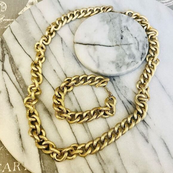 Vintage Chunky Chain Jewelry Set Textured Gold Toned Metal Necklace and Bracelet - Picture 1 of 8